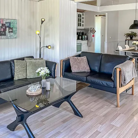 3 Bedroom In * Hals